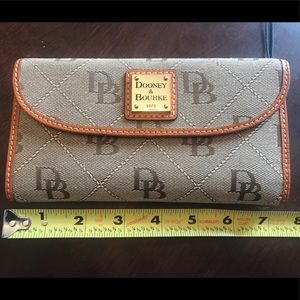 NWT Dooney & Bourke Wallet in Natural